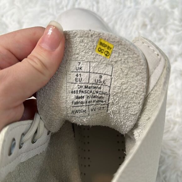 Dr. Martens 1460 Pascal Mono Size 9 in All White - Picture 8 of 8